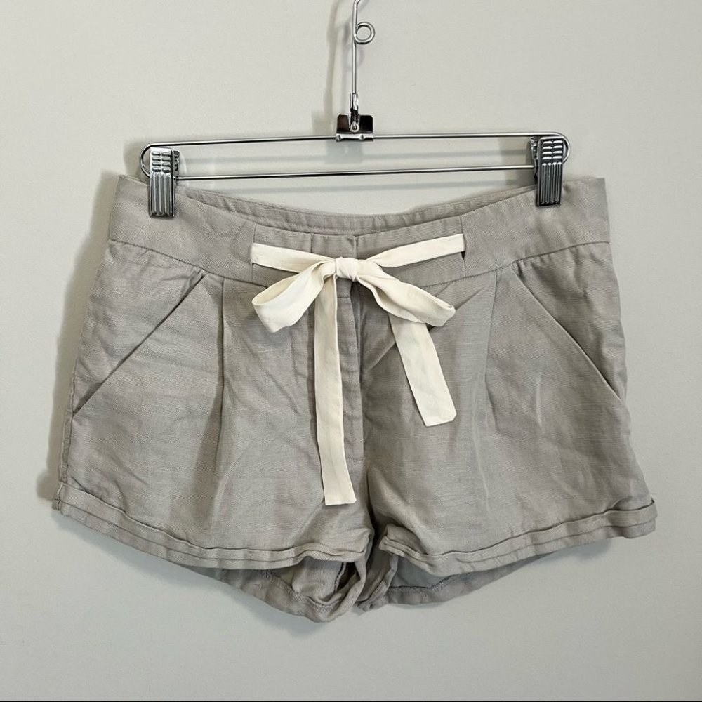 Aritzia Wilfred Allegra Short Light Grey Linen Shorts - Picture 5 of 15